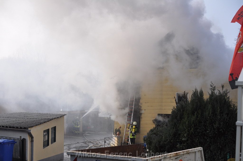Haus komplett ausgebrannt Leverkusen P68.JPG